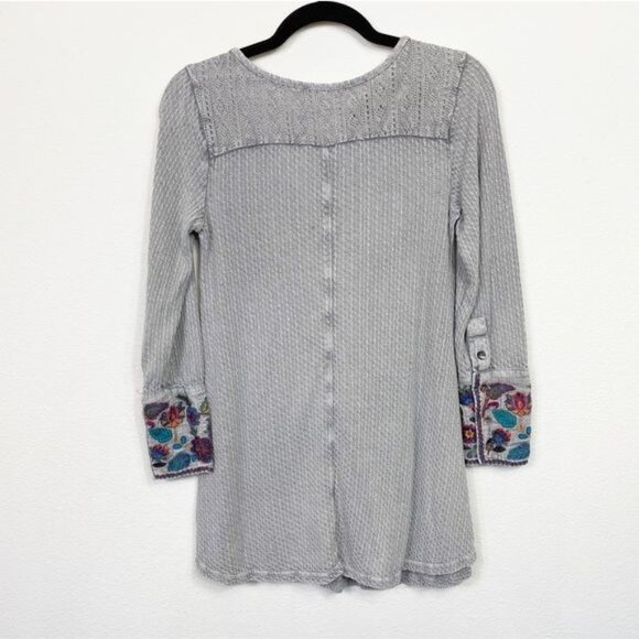 Soft Surroundings XS Gray Waffle Knit Tunic Embroidered Cuffs Button Placket - Picture 3 of 9
